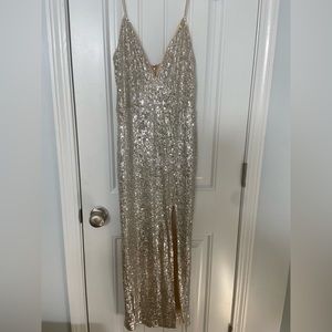 all over silver sequin flowy strappy dress 💖💖✨✨✨✨